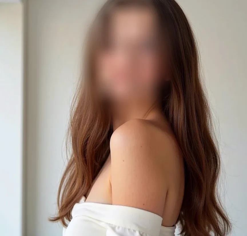 Aada, 26